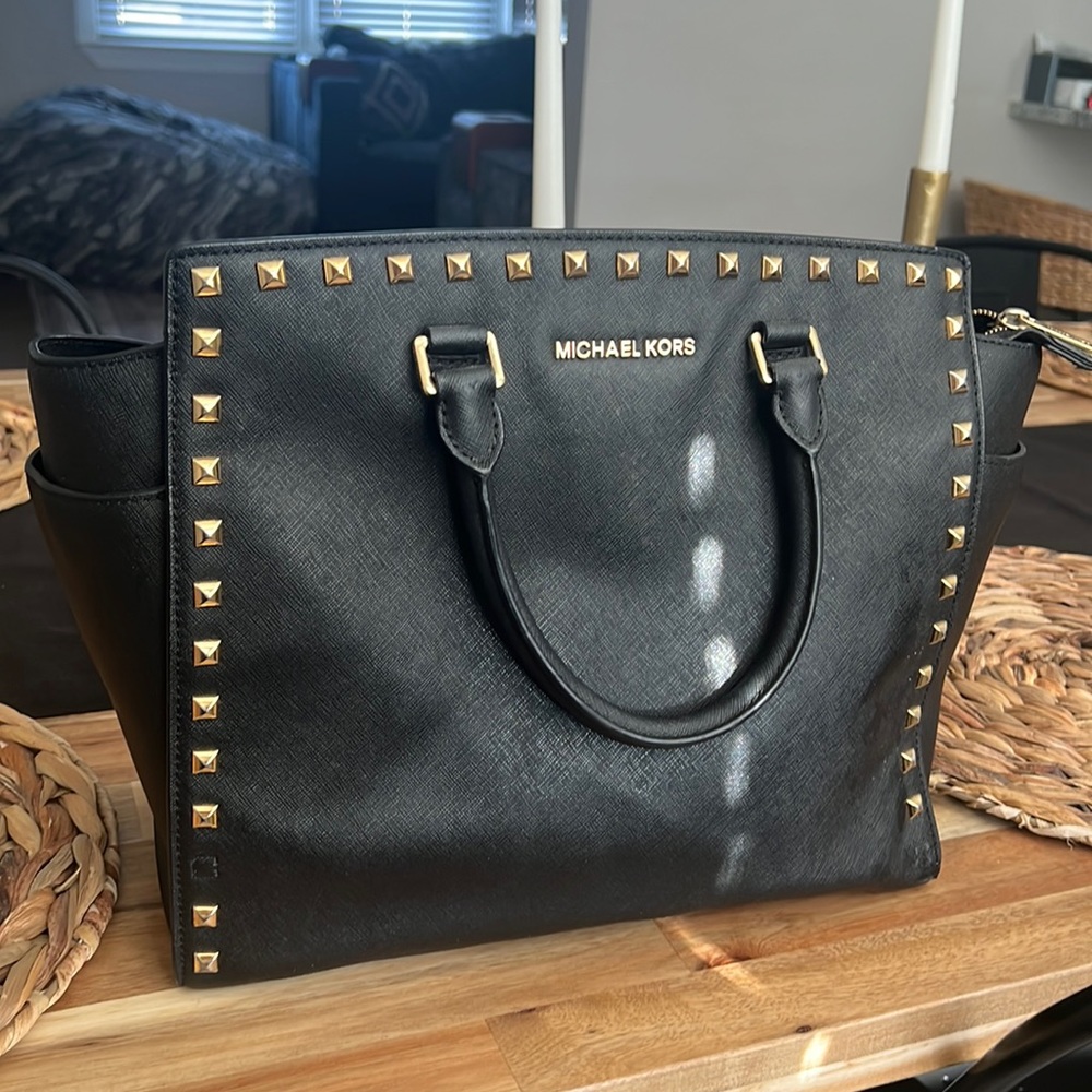 Michael Kors Selma Gold Studded Leather Satchel Handbag Tote
Black XL